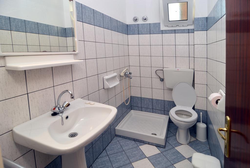 Pension Giannis Αdults Only Koinira Habitación foto