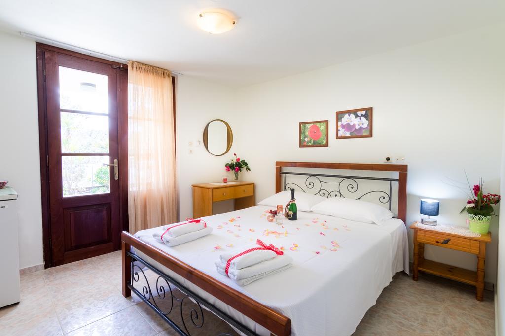 Pension Giannis Αdults Only Koinira Exterior foto